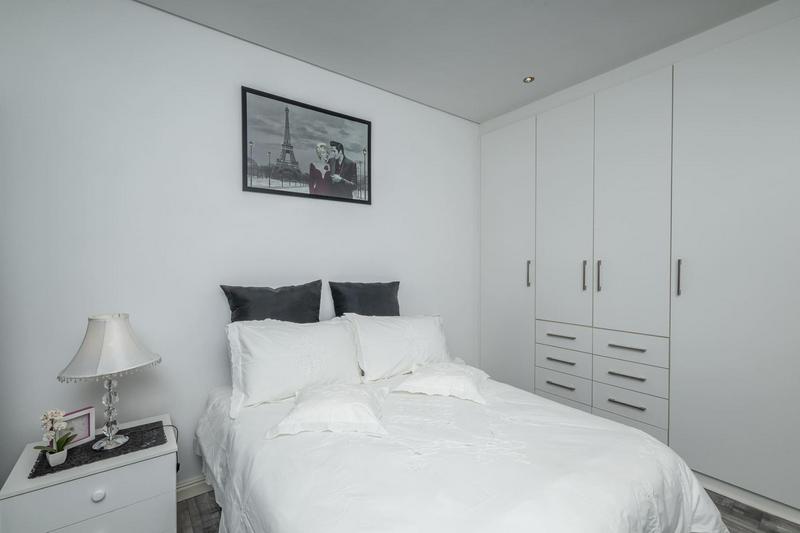 4 Bedroom Property for Sale in Kaapsig Western Cape